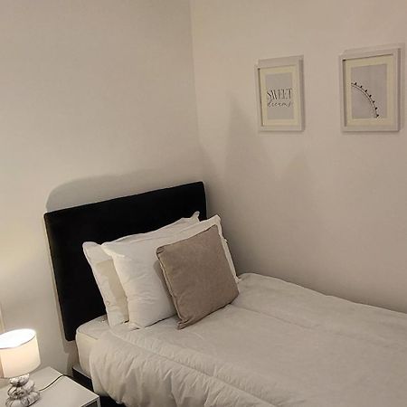 Stunning 2 Bedroom Apartment In Canary Wharf - Morland Apartments Londres Quarto foto